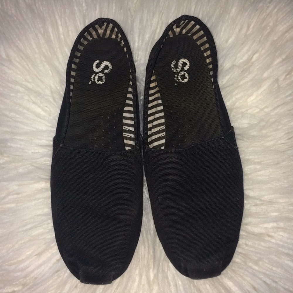 SO black canvas shoes, size 7